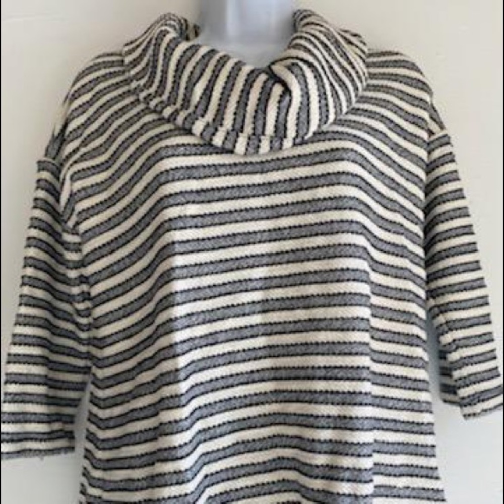 Women’s sweater cowl neck size small